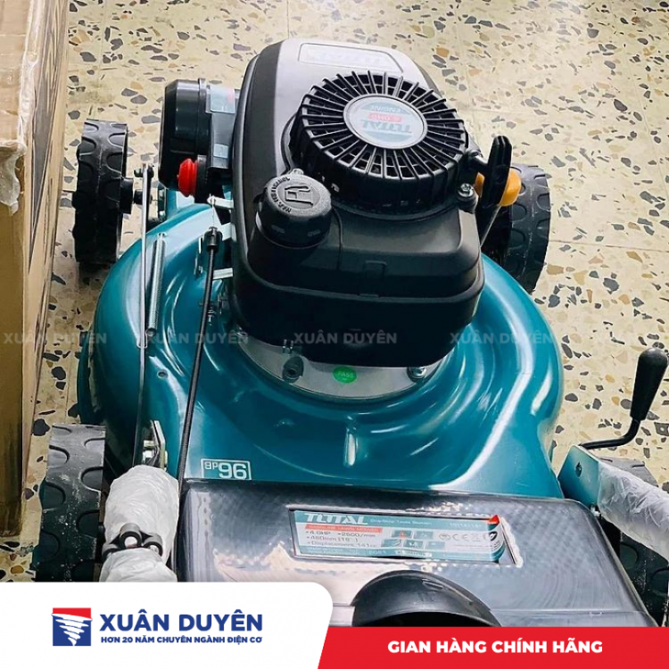 Máy cắt cỏ đẩy tay chạy xăng 4 bánh 4HP Total TGT141181