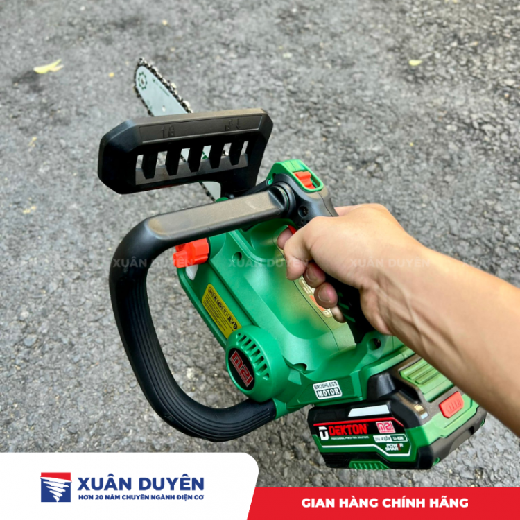 Máy cưa xích dùng pin 21V Dekton M21-CX12BL 