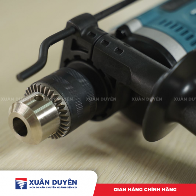 Máy khoan búa 26 phụ kiện Makita M8100KX2B (16MM, 710W)