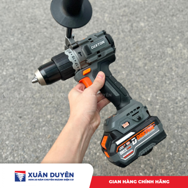 Máy khoan động lực dùng pin 21V Dekton M21-ID13100PLUS (thùng nhựa có tay cầm) (Chưa kèm pin sạc)