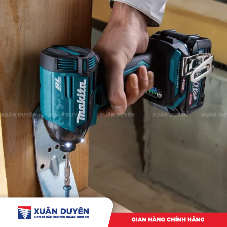 Máy vặn vít dùng pin 40V Max Makita TD002GD202
